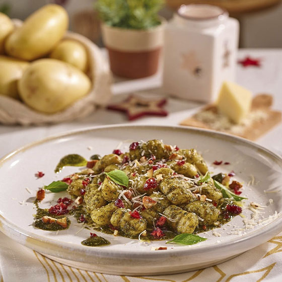 Gnocchis con Pesto y Arándanos